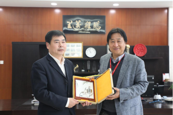 武汉市蔡甸区区长郝胜勇莅临凯发·k8国际(中国)首页登录
参观调研