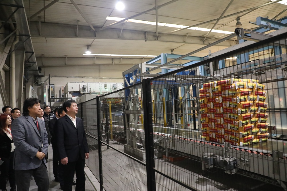 武汉市蔡甸区区长郝胜勇莅临凯发·k8国际(中国)首页登录
参观调研