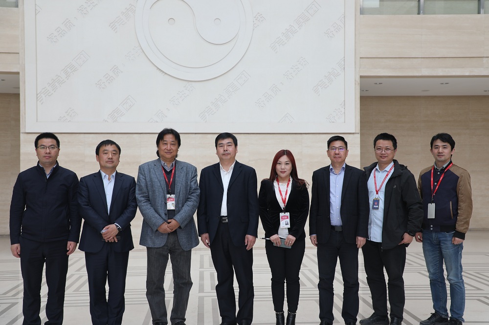 武汉市蔡甸区区长郝胜勇莅临凯发·k8国际(中国)首页登录
参观调研