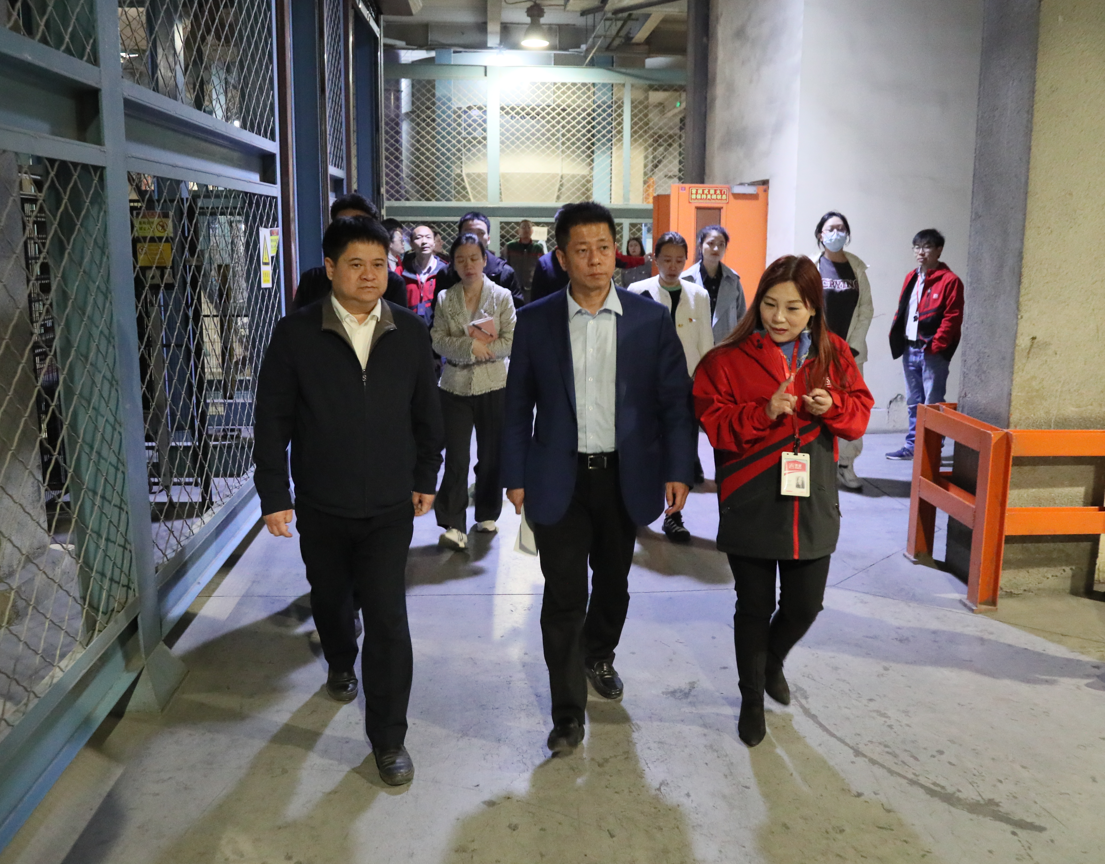经开区工委副书记、组织人事部部长于淼一行莅临凯发k8参观督导