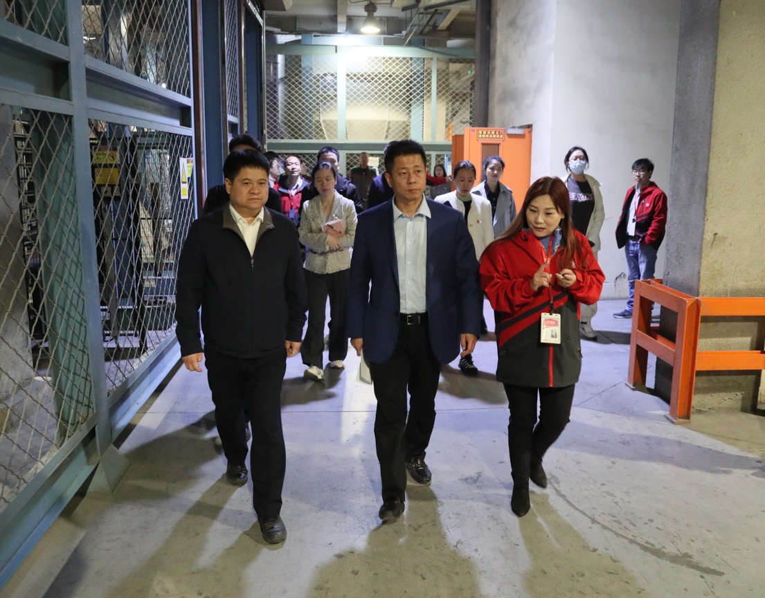 经开区工委副书记、组织人事部部长于淼一行莅临凯发k8参观督导
