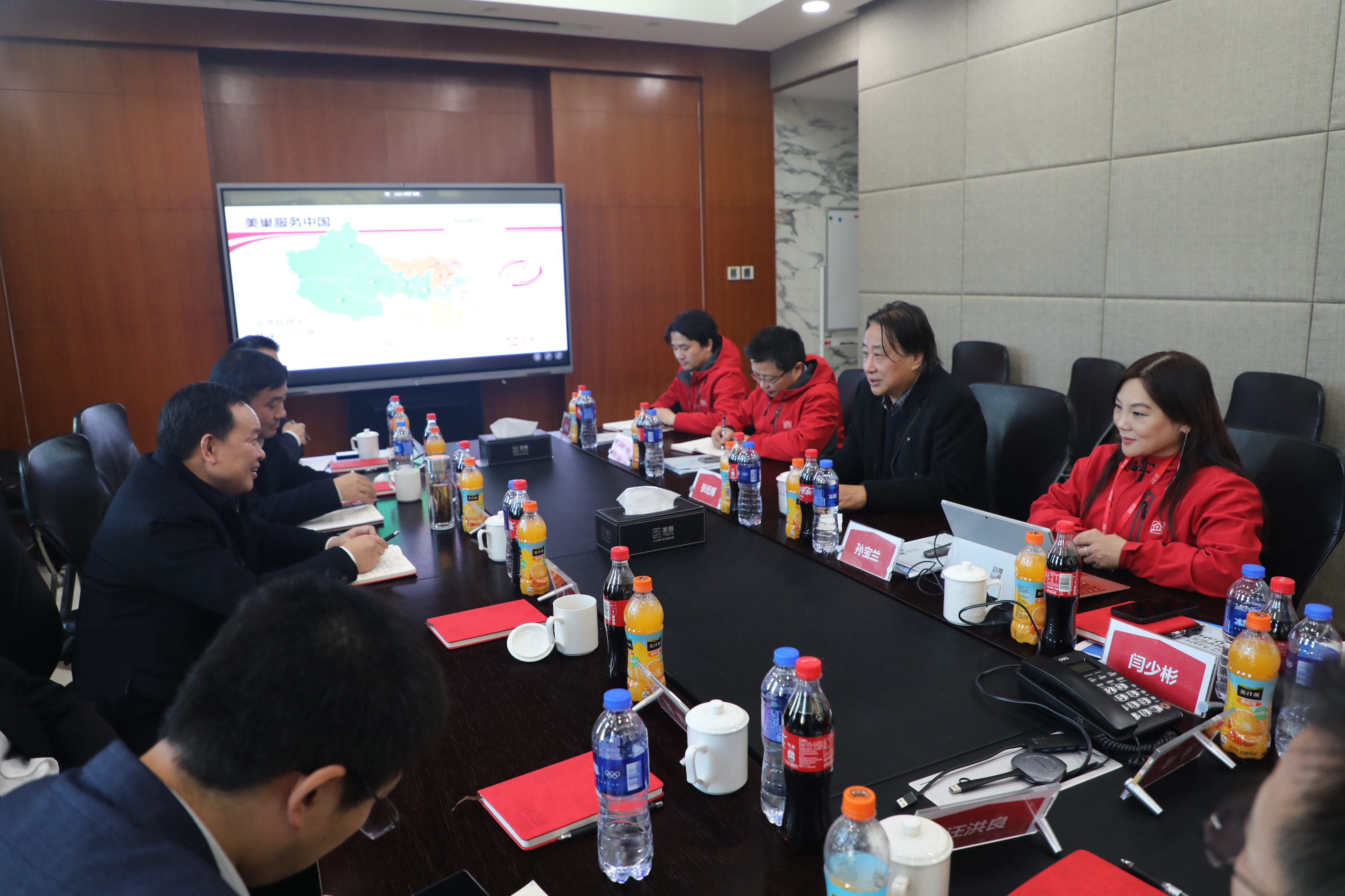 武汉市蔡甸区委书记余从斌一行莅临凯发k8北京总部参观指导